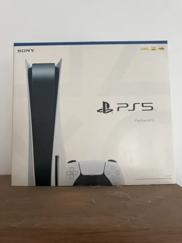 Ps5 com 1 jogo e 2 controles