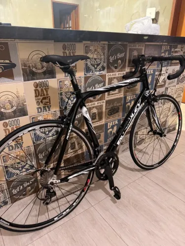 Bicicleta speed Ridley carbono , câmbios e freios shimano 105, pedal em carbono 105 ,