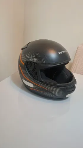 Capacete Honda Tamanho 58 Preto com Detalhes Laranja