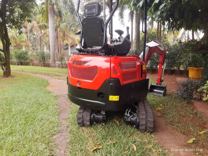 Escavadeira BRS 20 braço articulado 