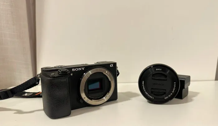 Sony A6300 + lente 16-50mm + bateria extra ? R$ 1.900