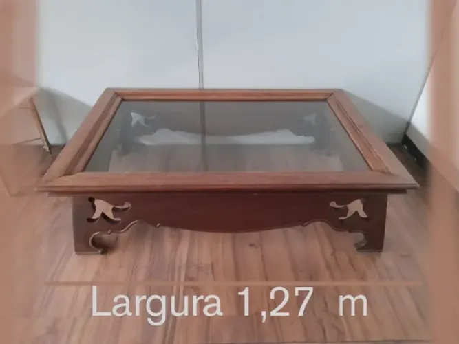 Mesa de centro de madeira e vidro