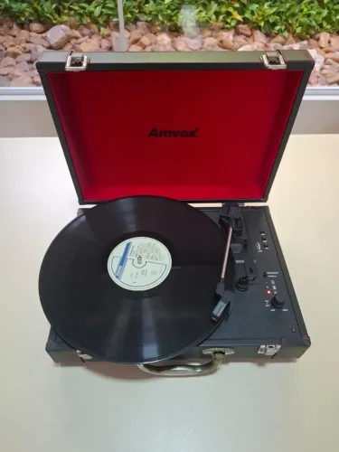 Toca discos - Vitrola - Amvox AVT 1299