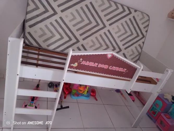 Cama solteiro infantil menina com colchão .