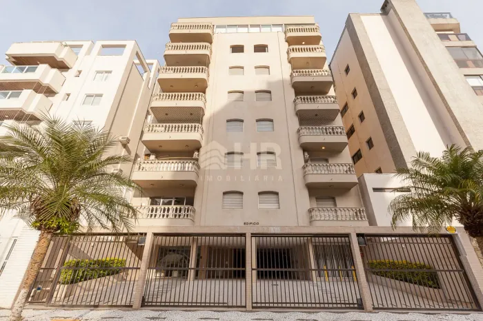 Apartamento com 03 dormitórios sendo 01 suíte e 01 vaga de garagem na Praia Mansa em Caiob