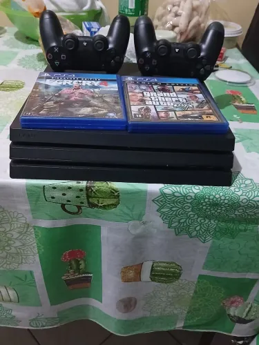 PS4 Pro 1TB Completo + 2 Controles + 2 Jogos - Excelente Estado!