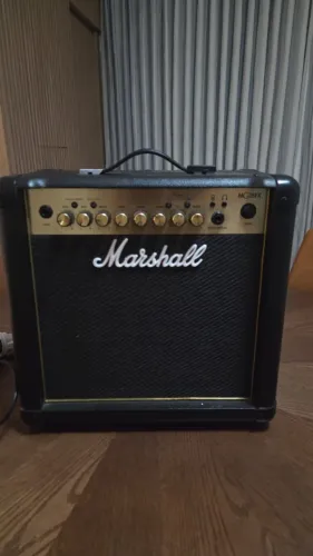 Amplificador Marshall MG15gfx+ Express 220V