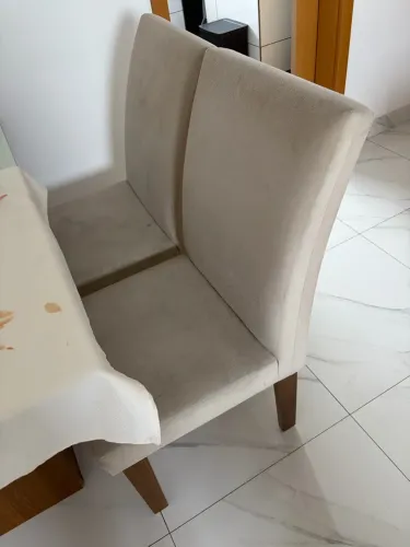 Vendo 4 cadeiras de mesa de jantar