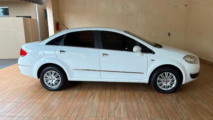 Fiat Linea Essence 1.8 Flex 16V 4P 2015
