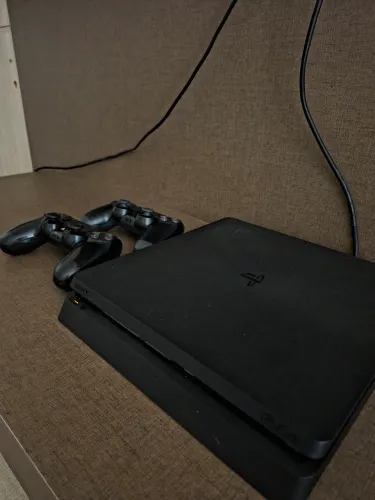 PLAYSTATION 4 slim 1tb