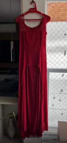 Vestido vermelho vinho com pedrarias