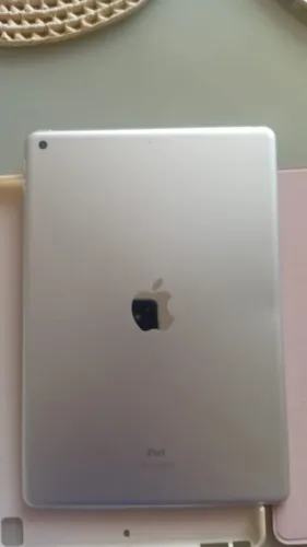 iPad 9ª Geração 64GB Prata - Vidro Trincado - Funcionando