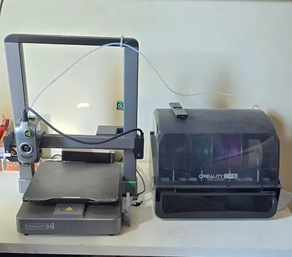 Vendo impressora 3D marca CREALITY HI uma no de uso, possui nota fiscal