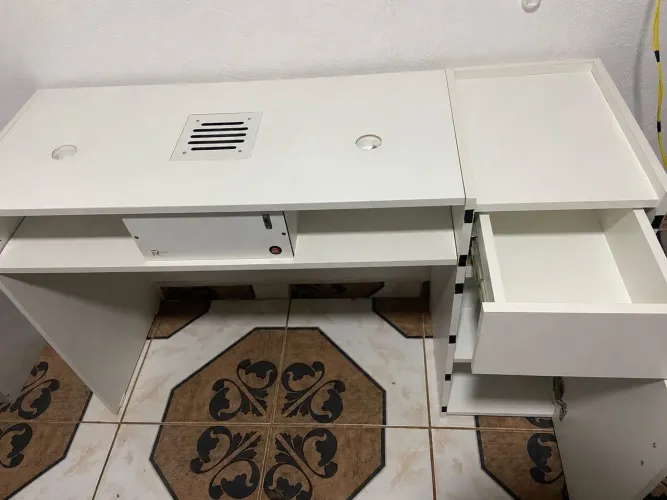 Vendo Mesa de manicure