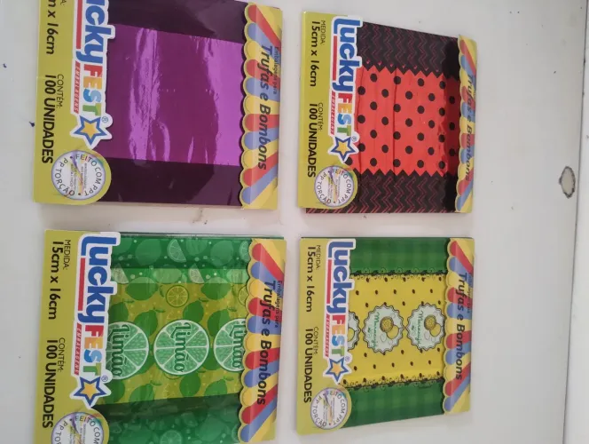 2 bandejas para trufas , tamanho pequena, novas .e 4 pacote de embreagem.