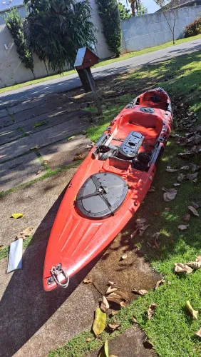 Caiaque de pesca e expedição (camping)