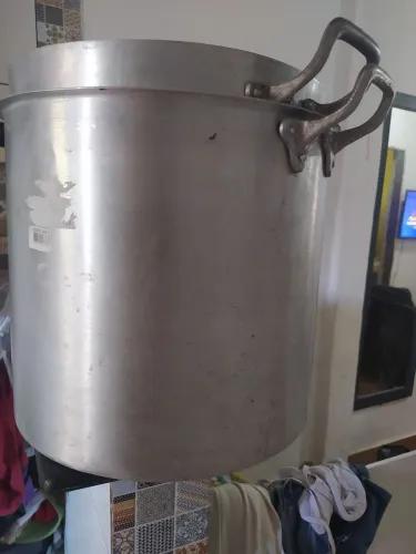 Vendo dois caldeirão