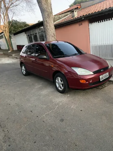 Ford Focus 1.8 16V 5P 2001