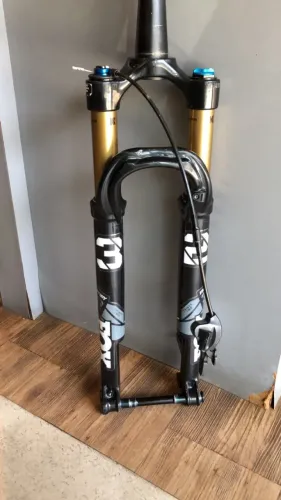 Suspensão Fox 32 Step Cast Factory Kashima