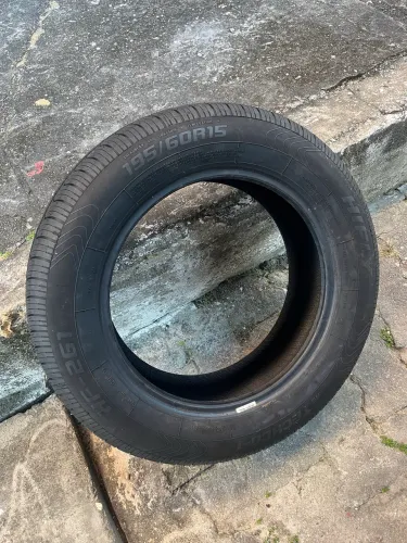 Pneus aro 15/195/60 