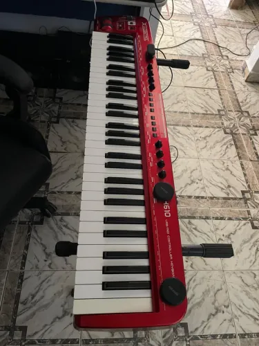 Teclado controlador Behringer UMX610