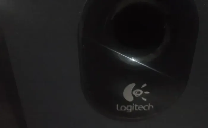 som logitech 2.1 com defeito- leia o anuncio