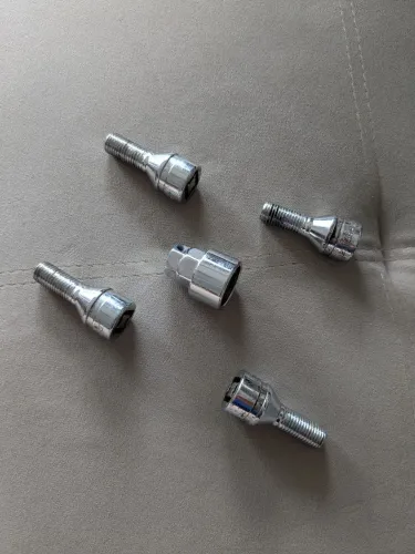 Parafusos anti furto para Duster/Sandero