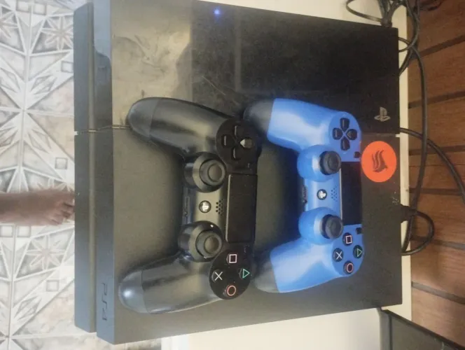 Ps4 Fat com 2 controles