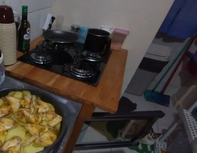 Combo Cozinha: Cooktop 4 Bocas  + Mesa Suporte em Madeira com Prateleiras
