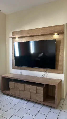 Painel de TV com rack de MDF 15mm