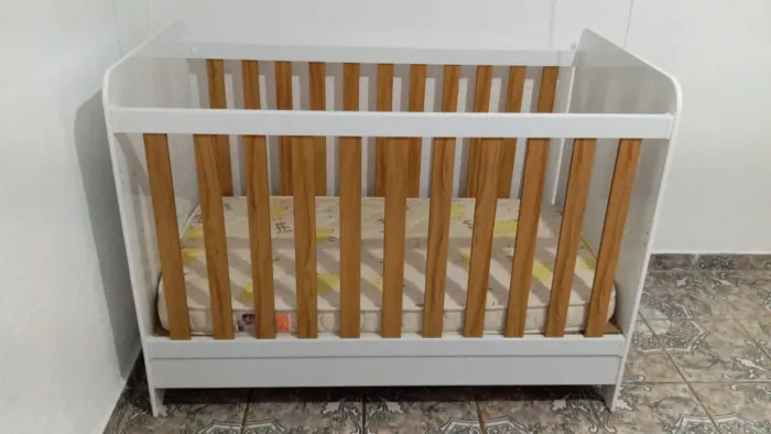 Vendo berço novo com colchão