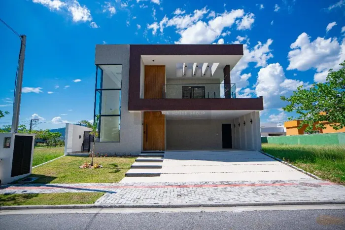 Casa em Condomínio fechado - Alphaville 2 | 3 qts (2 suítes) e lazer completo