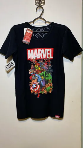 Camiseta marvel preta frente e verso