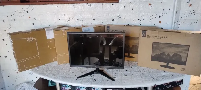Monitor LED, 19 polegadas com HDMI e VGA