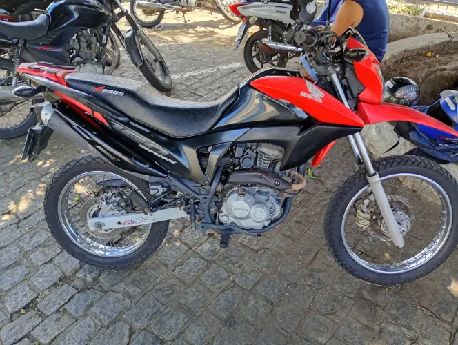 Honda BROSS 2016 completa ,muito bem conservada