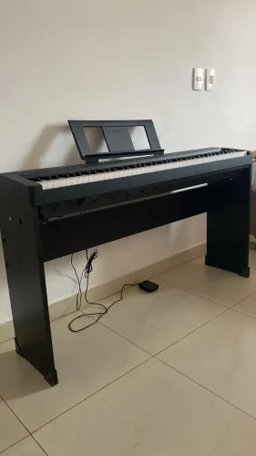 Piano digital YAMAHA P-45