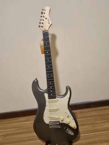 GUITARRA STRATOCASTER MEMPHIS TAGIMA MG-30 MDSV SILVER NOVA