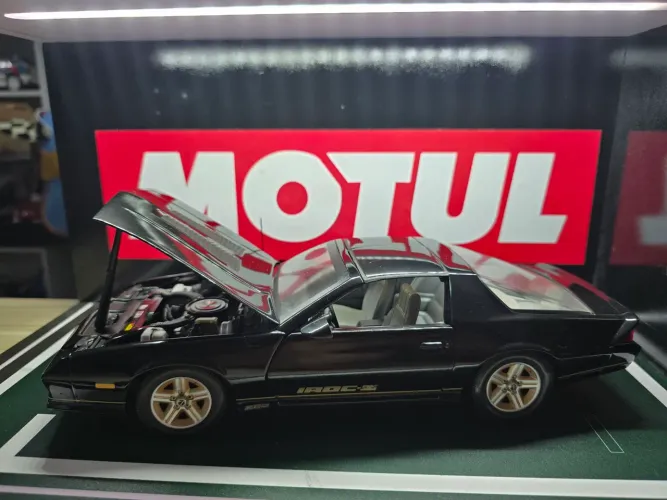 Miniatura 1:18 Camaro 1990 Iroc-Z