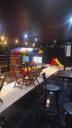 Vende se uma hamburgueria motada e funcionando