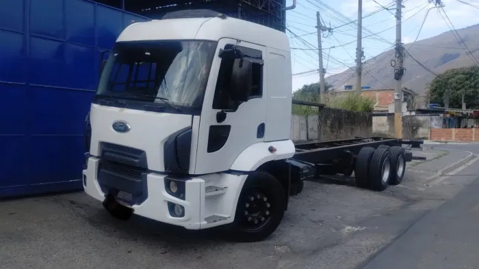 Truck Ford cargo 2428 único dono , vendo troco por cavalo mec