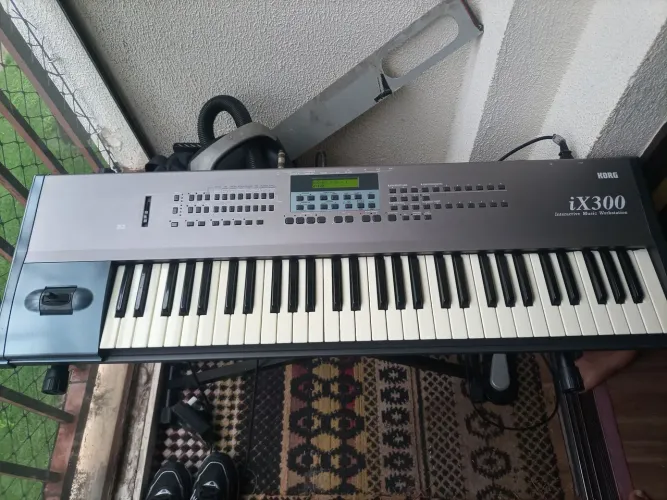 Teclado Korg IX300