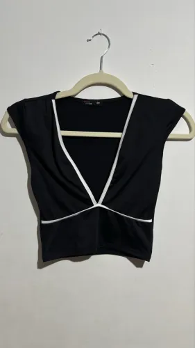 Cropped preto