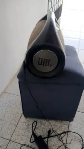 Caixa bombox 1 está faltando so a bateria nao quero arrumar porq eu estou precisando do d