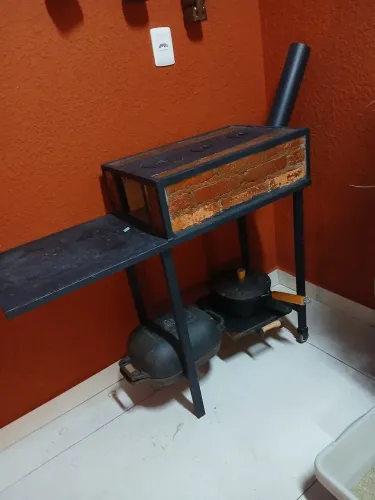 Fogão a lenha portátil com rodas