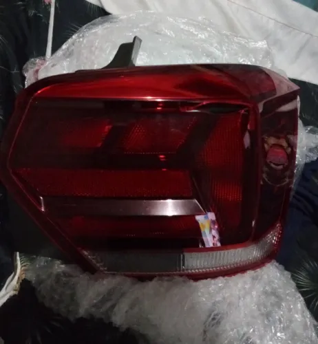 Lanterna traseira lado direito original Novo Polo. Leia