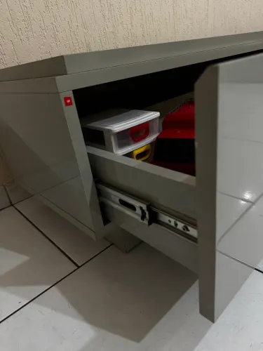 Rack sob medida 2.20cm 100% MDF cinza brilhante com dois gavetões 