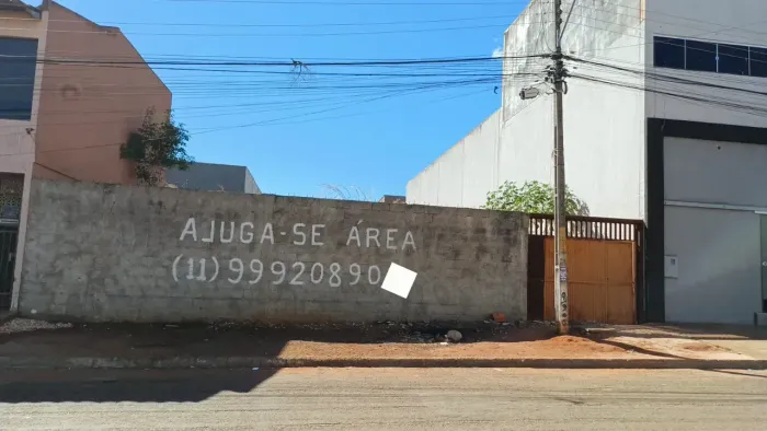 Imóvel para aluguel tem 360 metros quadrados em Residencial Itamaracá - Goiânia - GO