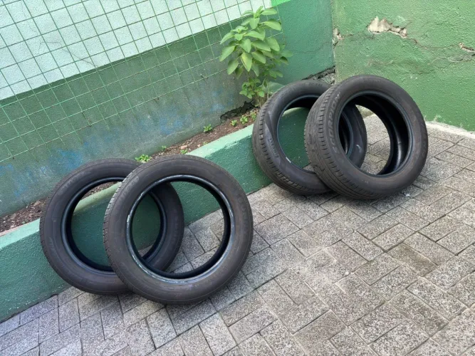 Pneus seminovos. Poucos meses de uso