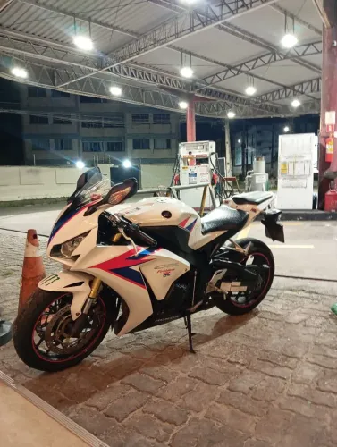 Vendo ou troco CBR 1000 RR em carro