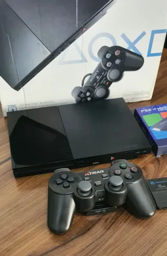 PLAYSTATION 2 SLIM (PS2) COM CAIXA + CONTROLE SEM FIO + ADAPTADOR HDMI